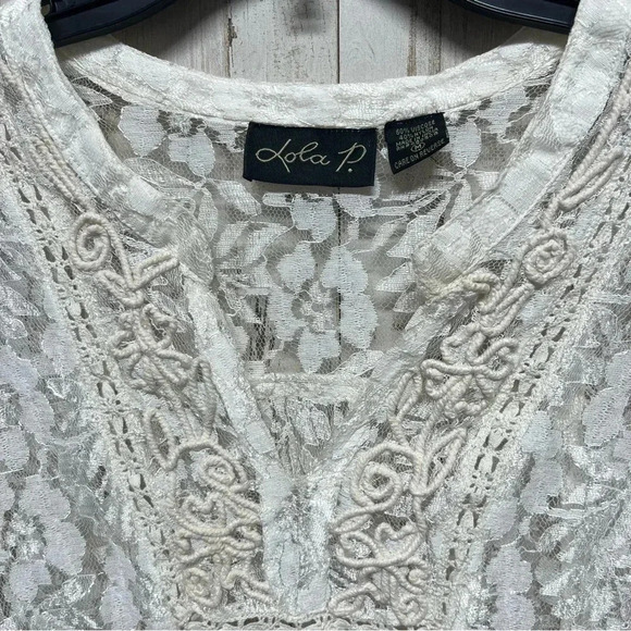 Lola P lace blouse top Womens size Medium Ivory Bell Sleeve - Picture 2 of 7